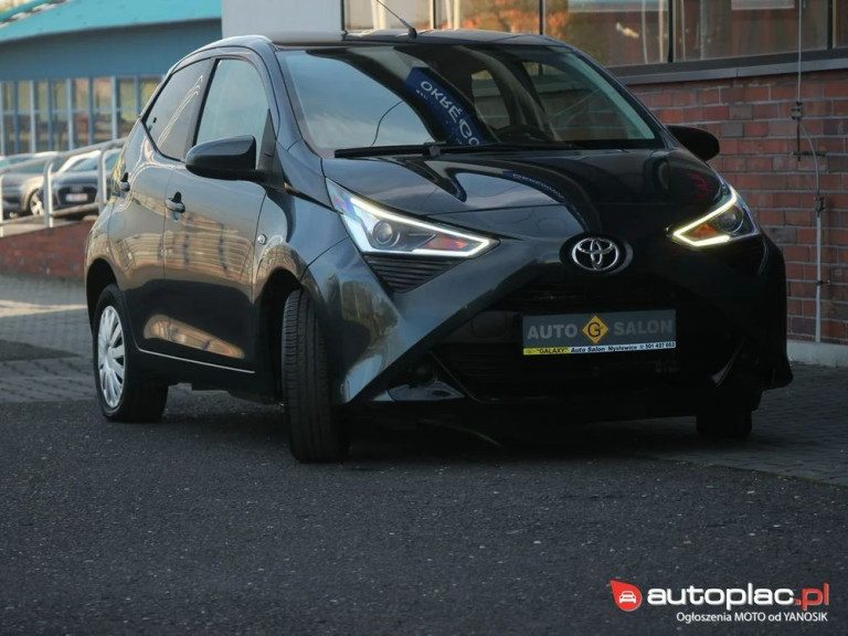 toyota-aygo-10-2019-szary (1)